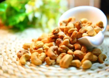 صديق أم عدو للقلب؟.. حقيقة العلاقة بين الكاجو والكوليسترول