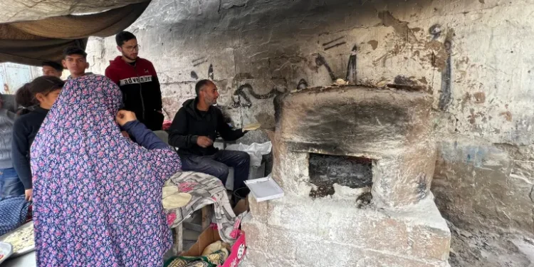شبح المجاعة يقترب.. سكان غزة يكشفون تداعيات نقص الوقود على الخبز