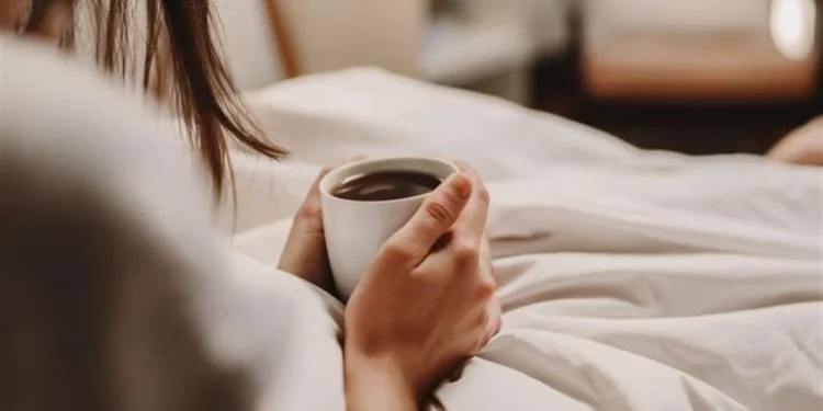 القهوة على الريق.. مخاطر معوية وحلول وقائية