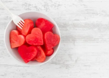 البطيخ والقلب.. حقيقة تأثيره على مستويات الكوليسترول