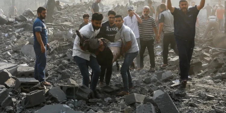 أسلحة شديدة التدمير.. شهادات تكشف ضحايا القصف العشوائي في غزة