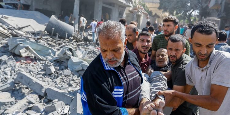 تحذيرات من كارثة صحية.. آلاف المرضى يواجهون الموت في غزة