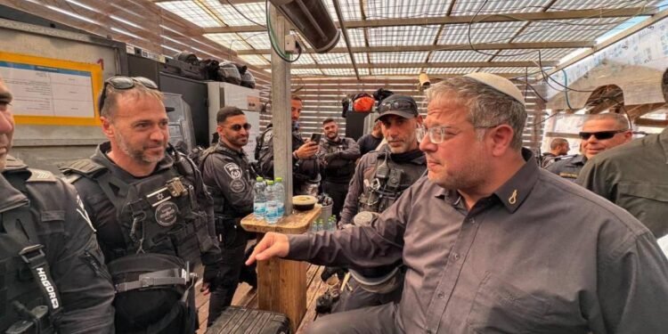 “أنت وزير فاشل”.. تفاصيل صدام أهالي طوبا الزنغرية و بن غفير