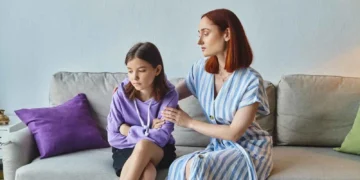 لغة الصمت لدى المراهقين.. متى تكون طبيعية ومتى تصبح جرس إنذار؟