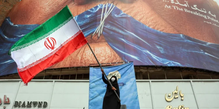 إيران تلوح بالحرب والتخصيب النووي يثير القلق العالمي