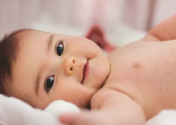 مؤشرات النمو الطبيعي للأطفال.. دليل الآباء لقراءة مؤشرات التطور الطبيعي