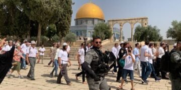 هل تتحول أوامر منع الأقصى إلى سياسة تضييق أوسع؟