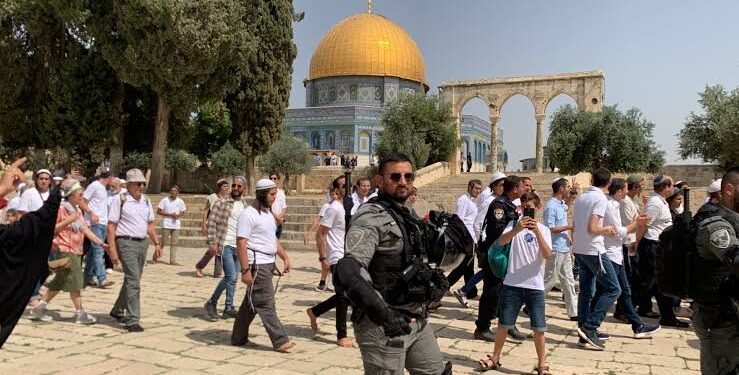 هل تتحول أوامر منع الأقصى إلى سياسة تضييق أوسع؟