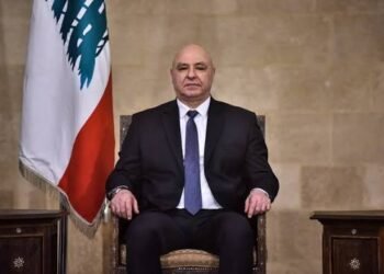 رئيس لبنان يتمسك بخيار السلام ويواجه شبح الحرب المتصاعد
