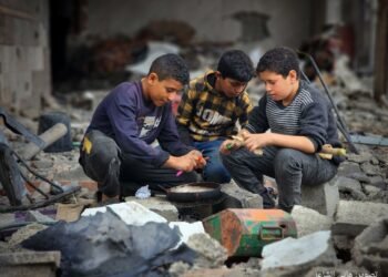 قبل العيد.. نقص الوقود يفاقم الأوضاع المعيشية لأكثر من 2.4 مليون فلسطيني