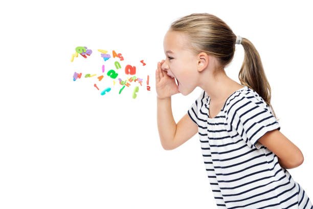 تأخر نطق الطفل.. أخطاء شائعة وطرق العلاج 