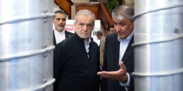 برلمان إيران يلوح بتخصيب اليورانيوم لمستوى الأسلحة إذا استؤنف النزاع