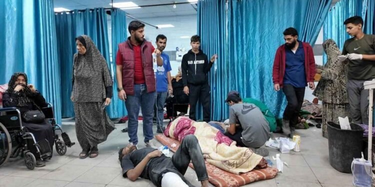 تداعيات أزمة التحويلات في غزة.. أكثر من 20 ألف مريض في دائرة الخطر