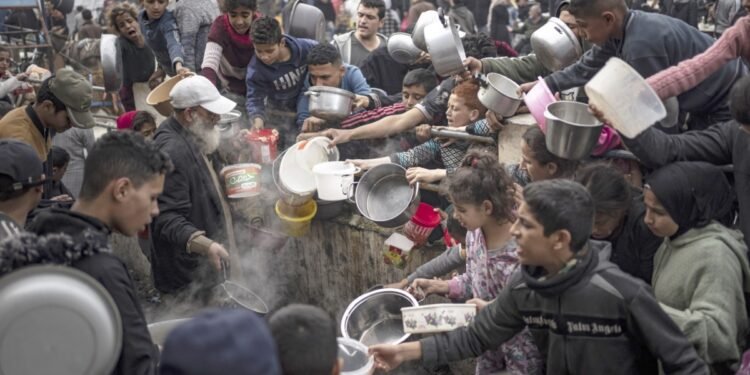 أرقام تكشف حجم المعاناة.. تدهور غير مسبوق للأوضاع المعيشية في غزة