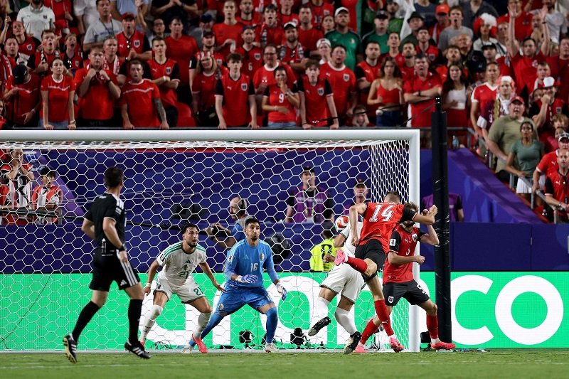 في ليلة مونديالية.. منتخب الجزائر يطير إلى دور الـ32