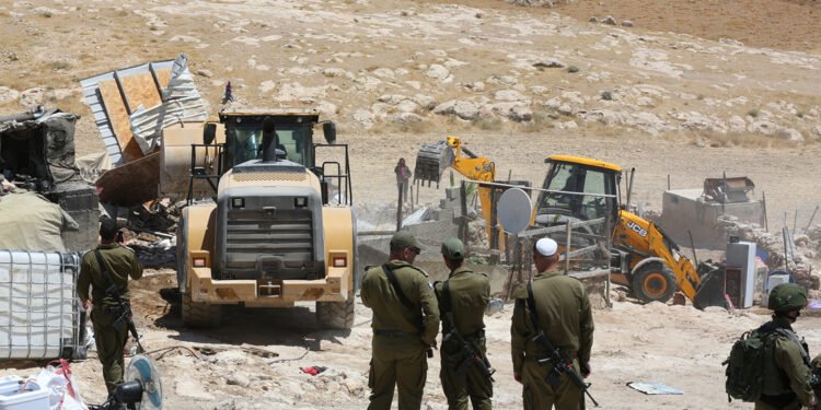 الاحتلال يحاصر الأغوار بالمستوطنات ويهدد مستقبل الزراعة الفلسطينية