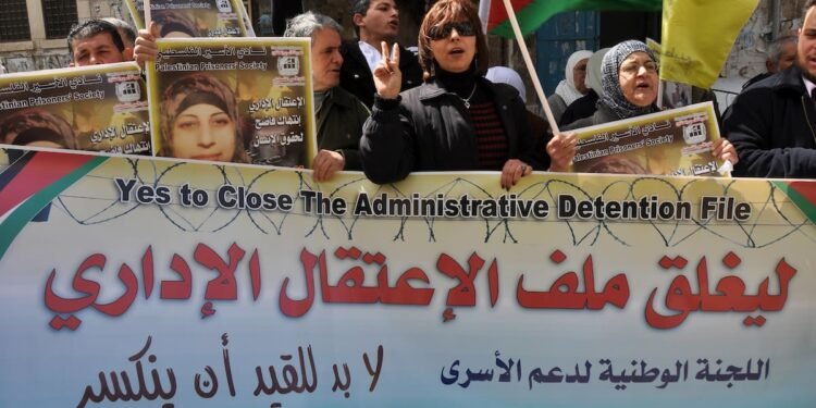 ناقوس خطر.. آلاف العائلات الفلسطينية تدفع ثمن سياسة الاعتقال الإداري