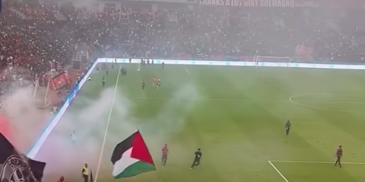 رسالة سياسية.. كيف تحولت مدرجات كأس العالم إلى منصة لدعم فلسطين؟