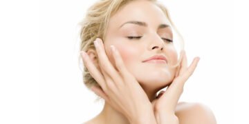 مستحضرات التجميل الطبيعية.. فوائد زبدة الكاكاو للبشرة