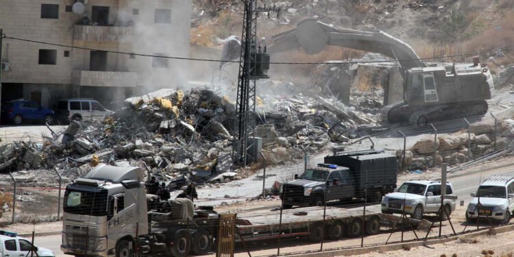 1.5 مليون شيقل مقابل البقاء.. كيف تستخدم الدعاوى المالية لتهجير الفلسطينيين؟