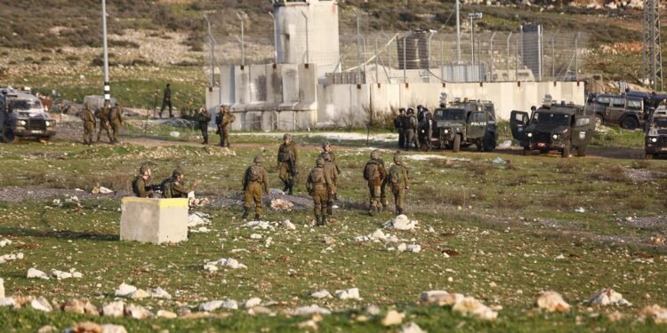 تصعيد واسع بالضفة والقدس.. اقتحامات واعتقالات واعتداءات للمستوطنين