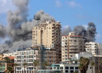 غارات إسرائيلية دامية تشعل جنوب لبنان وتنسف هدنة واشنطن