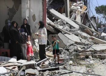 لبنان يواجه أخطر تصعيد عسكري وسط جهود لوقف النار