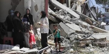 لبنان يواجه أخطر تصعيد عسكري وسط جهود لوقف النار