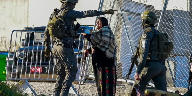 تحذيرات حقوقية: إغلاق المعابر كارثة إنسانية في غزة