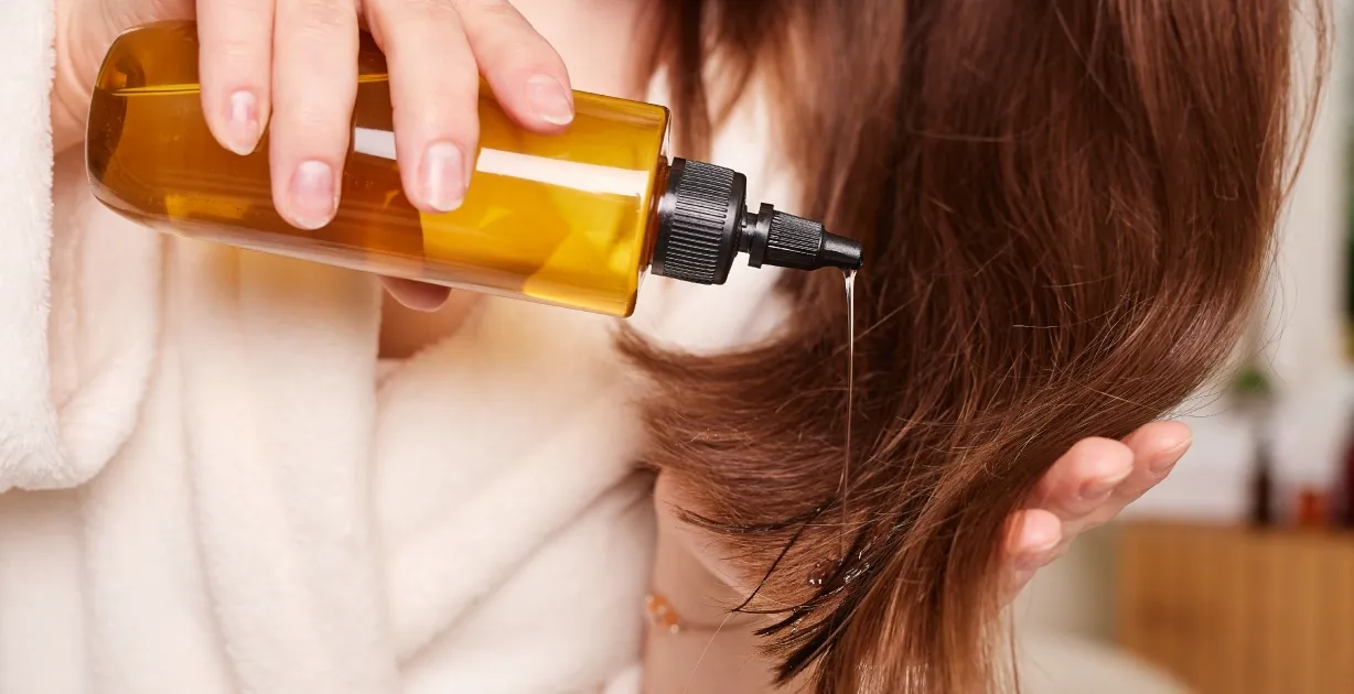 إكسير طبيعي للخصلات.. كيف يعيد زيت بذور العنب الحيوية للشعر دون إثقاله؟