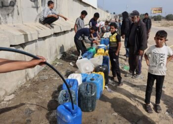عطش وتلوث.. كيف تواجه غزة أزمة المياه في الصيف؟