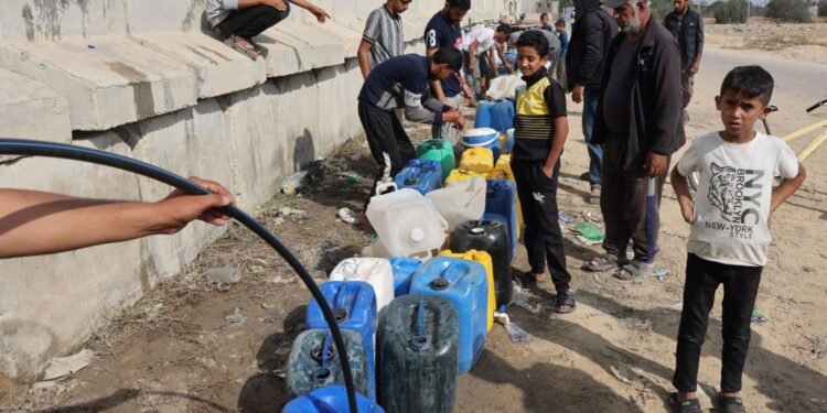 عطش وتلوث.. كيف تواجه غزة أزمة المياه في الصيف؟