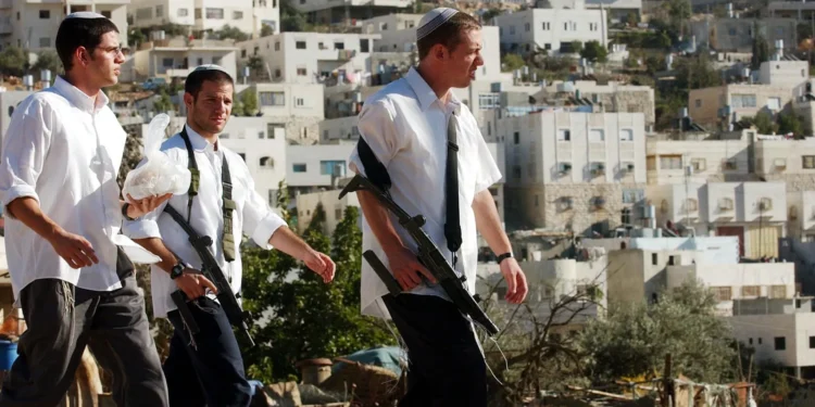 عنف المستوطنين يدفع الفلسطينيين إلى النزوح في الضفة الغربية