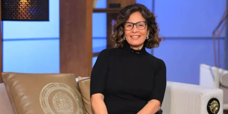القضاء المصري يُدين وزيرة الثقافة ويأمر بإعدام كتابها