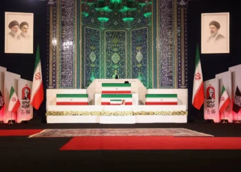 إيران.. صراع أجنحة وترقب لمستقبل السلطة بعد التشييع