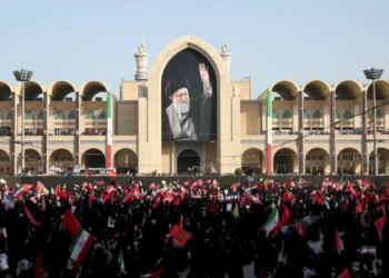 ملايين في تشييع خامنئي.. والاحتلال يقر بثقة الإيرانيين