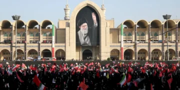 ملايين في تشييع خامنئي.. والاحتلال يقر بثقة الإيرانيين
