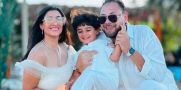 بعد زواج 5 سنوات.. محمد علي رزق يحتفل بوعد الحب بزفاف على شاطئ دهب