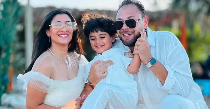 بعد زواج 5 سنوات.. محمد علي رزق يحتفل بوعد الحب بزفاف على شاطئ دهب