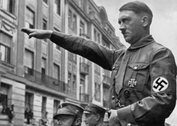 «الكتاب الأسود».. أسرار وثيقة تكشف مخطط هتلر لغزو بريطانيا