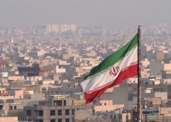 دبلوماسية الجنازات في طهران.. خطوط حمراء في هرمز وشروط تفاوضية بشأن لبنان