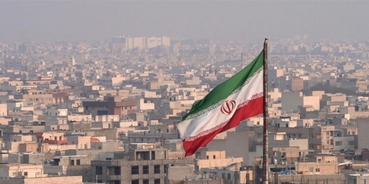 دبلوماسية الجنازات في طهران.. خطوط حمراء في هرمز وشروط تفاوضية بشأن لبنان