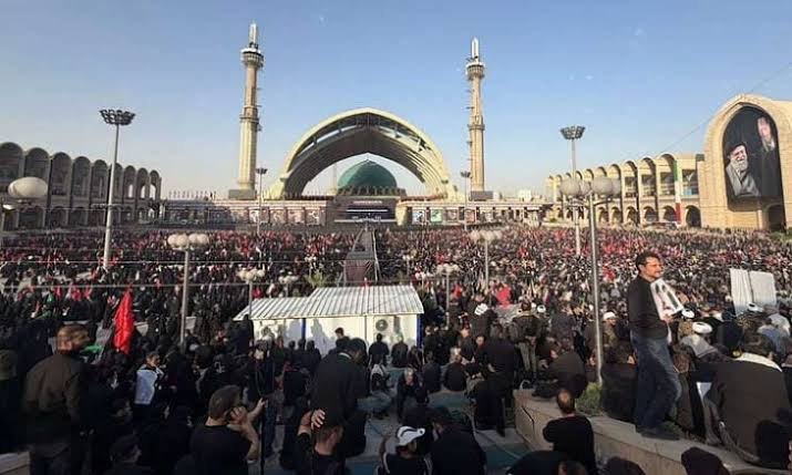 ملايين في تشييع خامنئي.. والاحتلال يقر بثقة الإيرانيين