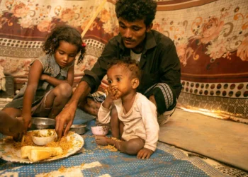الجوع يطارد الملايين في اليمن .. النازحون في قلب أسوأ أزمة غذائية