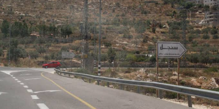 إسرائيل تعزل سنجل بإغلاق آخر طرقها
